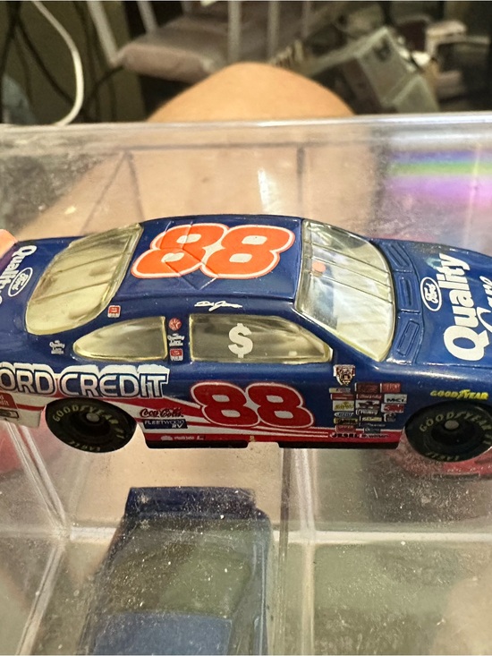 Winner's Circle Other - Dale Jarrett #88 Ford Taurus Quality Care 1:32 Scale Diecast NASCAR Car